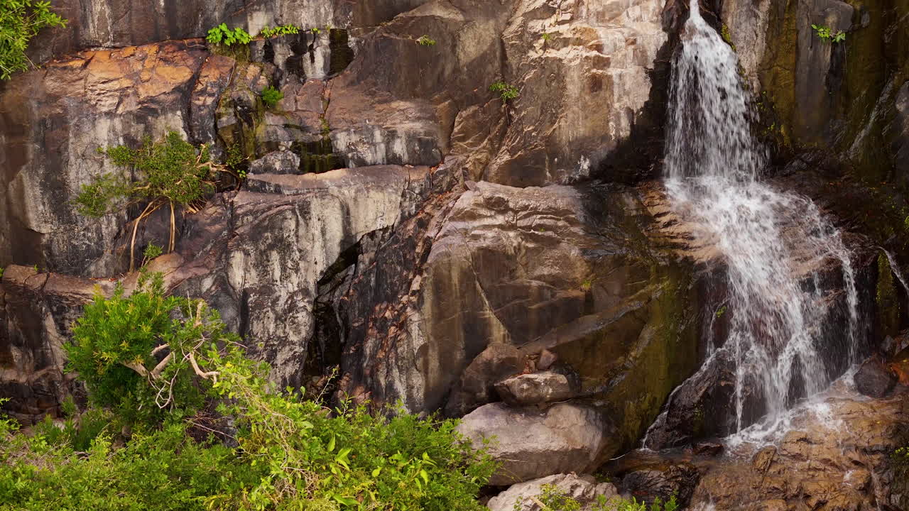 parque nacional nui chuan en la bahía de vinh hy, provincia de nguyen thuan, vietnam
