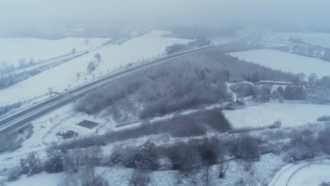 Schneebefreite-Autobahn-A40-Bei-Bochum-Und-Essen-In-Einer-Weißen-Winterlandschaft