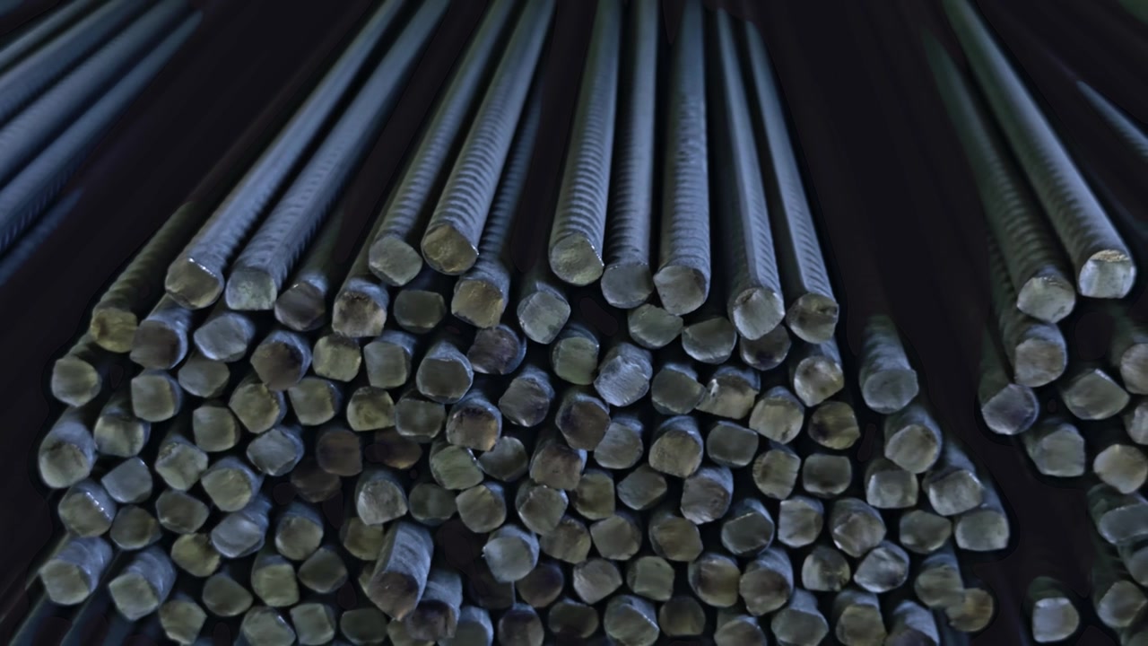 Primo piano della punta di una barra d'acciaio come illustrazione per un video industriale