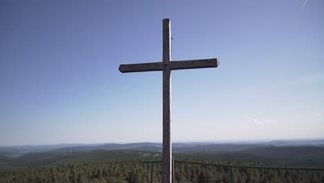 Going-up-towards-wooden-cross-at-the-top-of-Jizera-Hill,-Czech-Republic