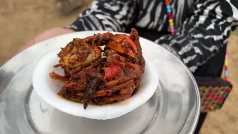 Würzige-Rote-Krabbe,-Zubereitet-An-Einem-Strand-In-Digha,-Indien