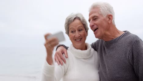 Pareja-Madura-Tomando-Selfie