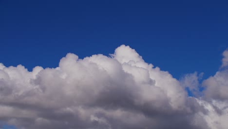nubes que forman el lapso de tiempo, cielos azules 4k