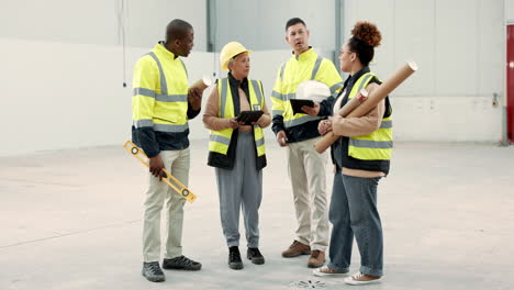 construcción, trabajo en equipo y personas en el almacén