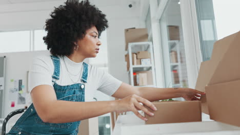 mujer emprendedora de comercio electrónico