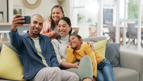 Selfie,-smile-and-parents-with-children-on-sofa