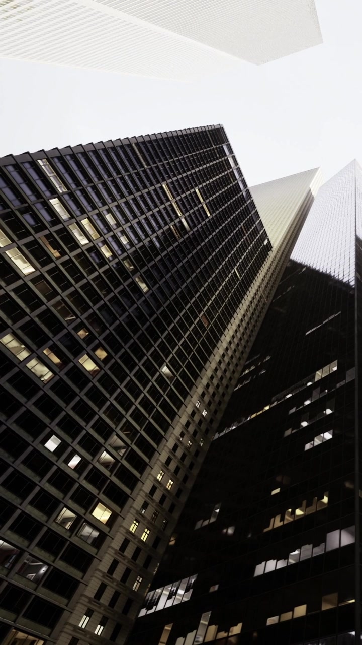 Edifícios altos alcançam o céu em um horizonte urbano durante o dia.