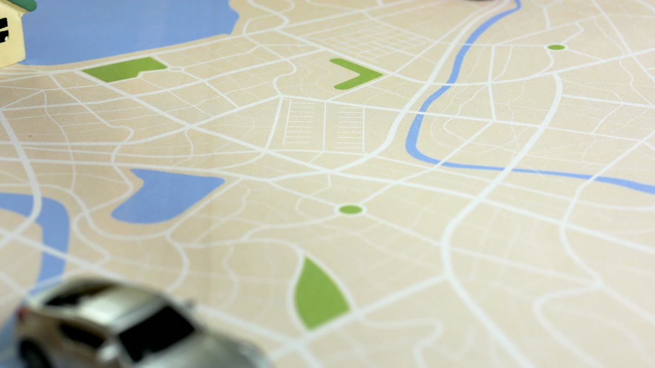 tiro de cerca mano de los niños fijando el alfiler objetivo al mapa, metafora destino del viaje y viaje, seleccione enfoque profundidad de campo poco profunda