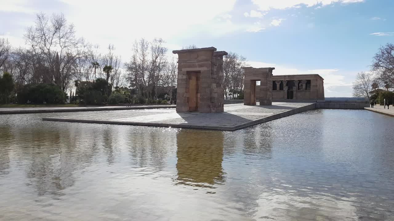 templo de debod en el parque oeste de madrid - el templo de debod