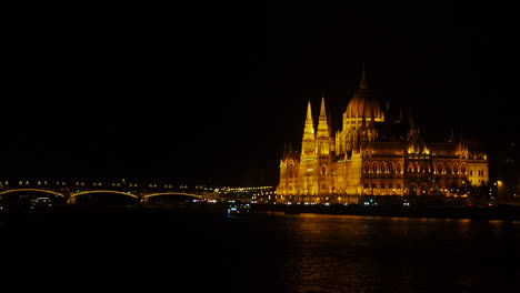 Stunning-illuminated-Buda-castle-and-illuminated-bridge-at-night