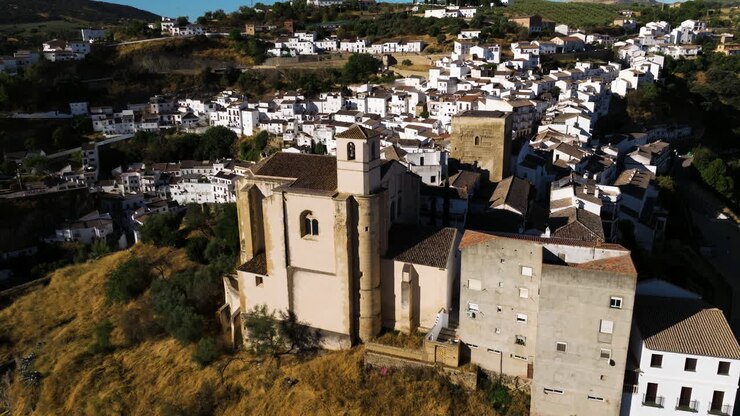 Chiesa di Nostra Signora dell'Incarnazione nella città di Setenil de las Bodegas in Andalusia, Spagna.