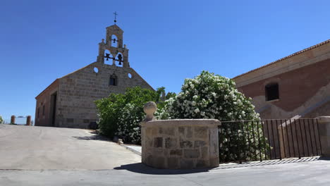 Bodega-Gotica-Es-Una-Empresa-Familiar-Que-Lleva-Varias-Generaciones-Produciendo-Uva-En-El-Municipio-De-Rueda-8