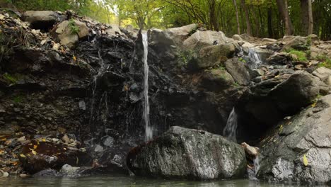 Agua-Termal-Natural-En-Los-Pirineos,-España