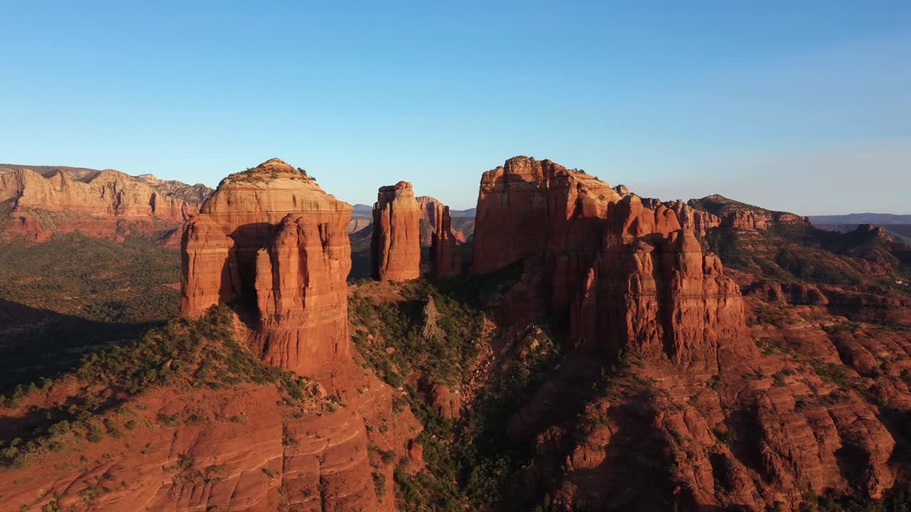 Imponerende amerikansk naturlandskab med barsk højtliggende ørken i Sedona, Arizona