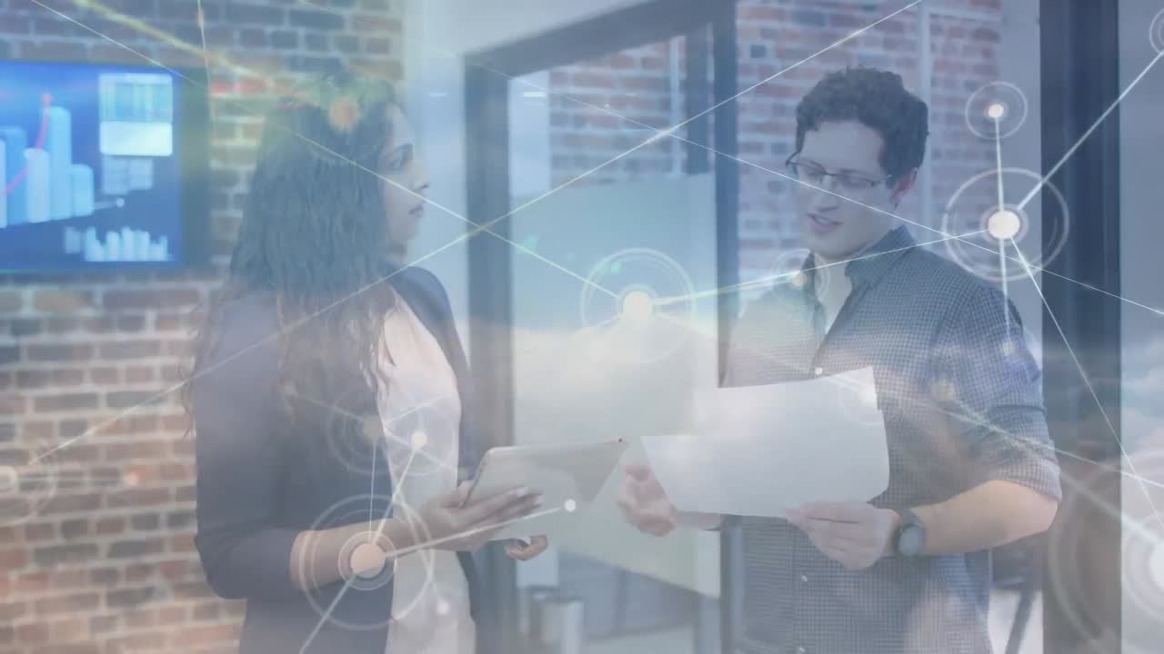 animación de la red de conexiones sobre personas de negocios en la oficina