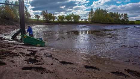 Timelapse-De-Personas-Pescando-Durante-La-Marea-Baja