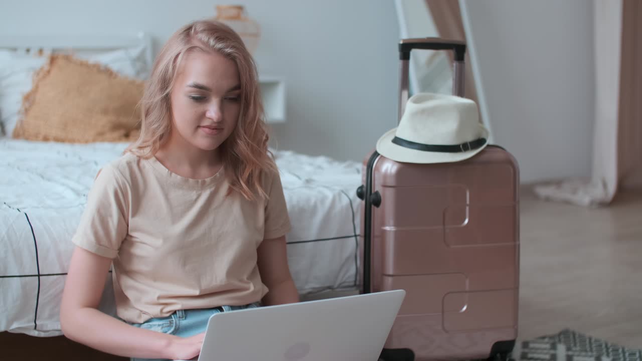 abrir las fronteras, empacar las cosas, buenas vacaciones, reservar un hotel