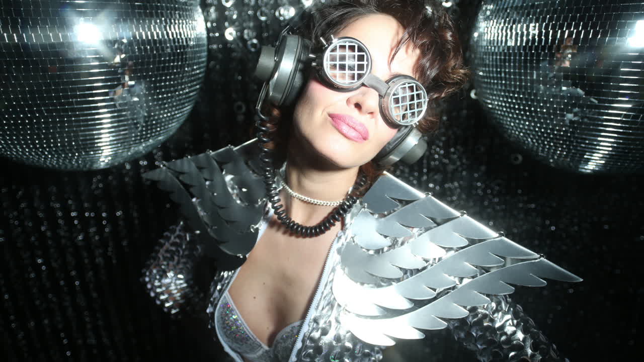 mulher dança disco 01