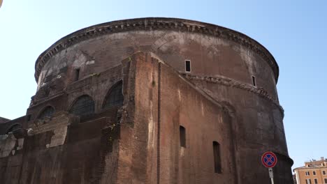 el panteón desde atrás, roma, italia