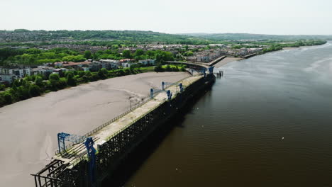 antena aérea de 4k de newcastle sobre el tino