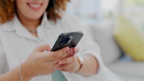 Woman,-phone-and-hands-typing-in-social-media