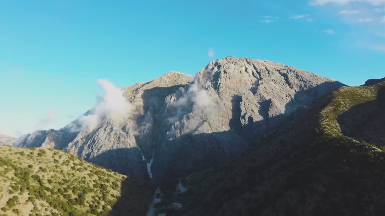 지길로스 하 산의 드론 항공 사진 오말로스 크레타