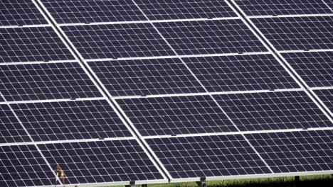 Close-up-of-solar-panel-array