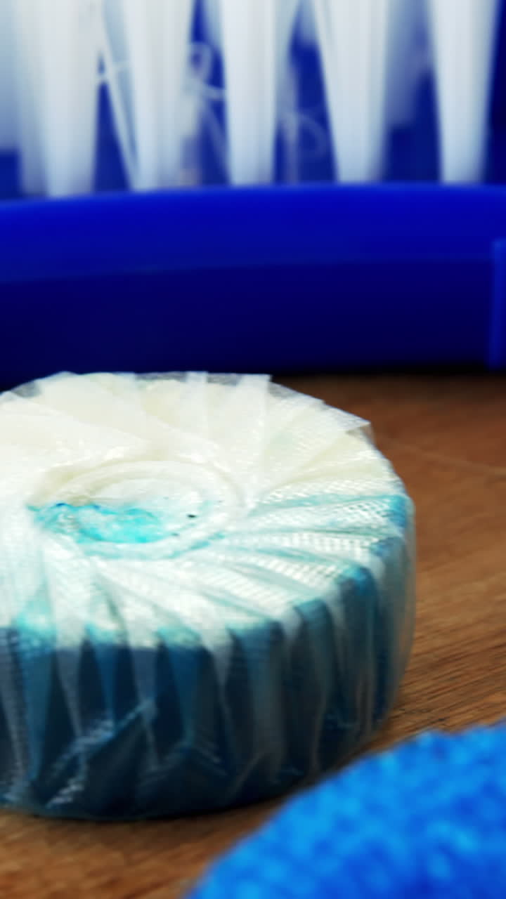 varios suministros de limpieza