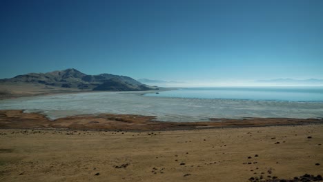 Beautiful-Scenic-view-of-landscape-and-the-great-salt-lake-from-Antelope-Island-State-Park-in-Utah,-USA