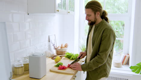 altavoz inteligente en la cocina