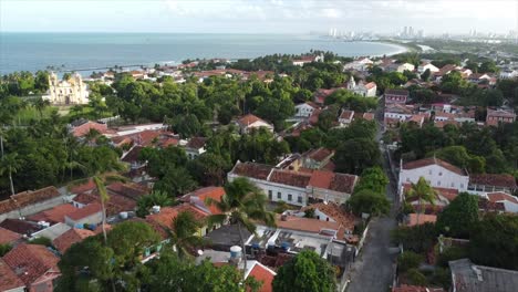 Histórica-Ciudad-Brasileña-Olinda-Vista-Aérea-Hacia-El-Océano-Atlántico