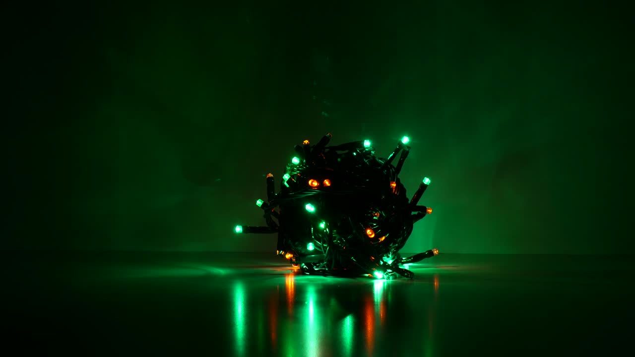 반사에 반이는 다채로운 빛