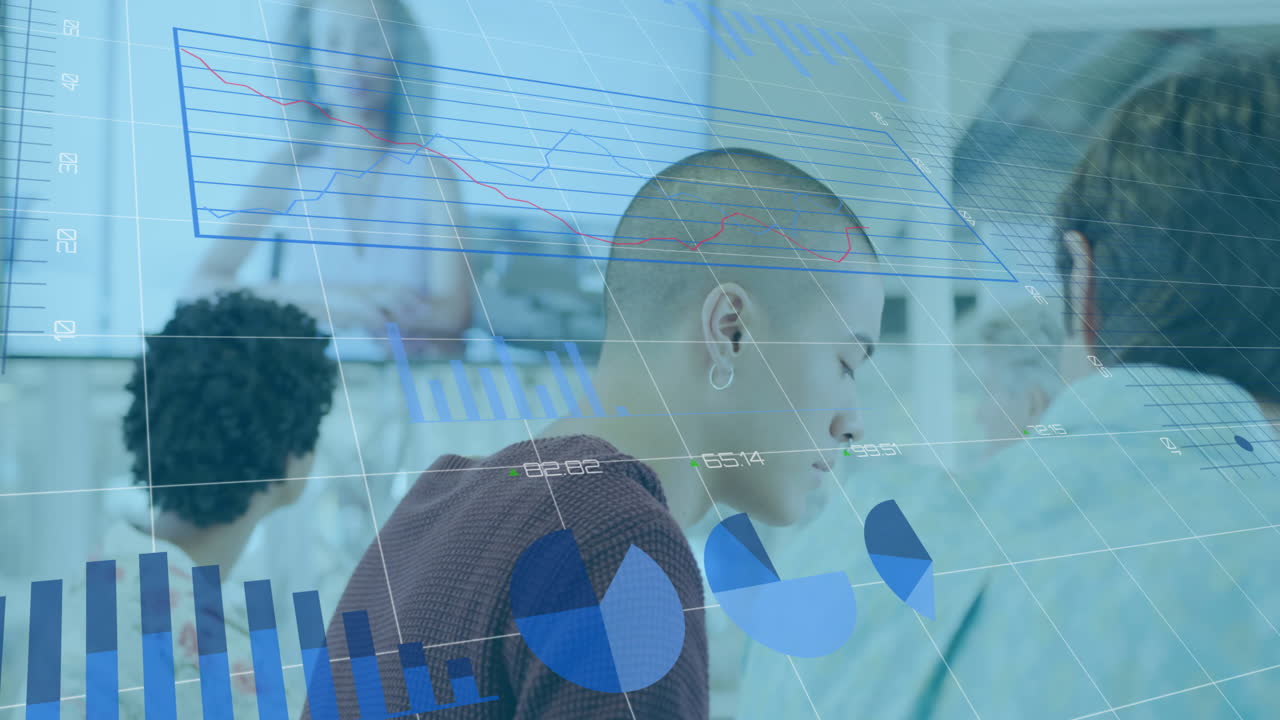 animación de gráficos procesando datos sobre diversos creativos que tienen llamadas de video de negocios