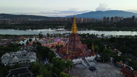 Dajin-Pagode-Buddhistischer-Tempel-In-Jinghong,-Xishuangbanna,-China---Luftaufnahme