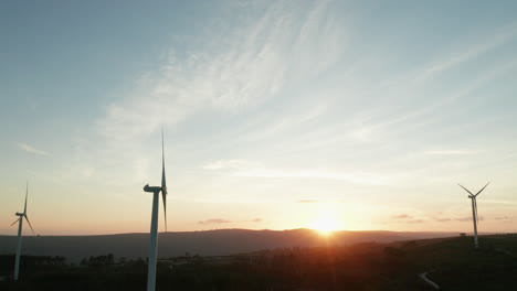 Sunset-over-the-beautiful-white-windmills-and-landscape-of-Leiria,-Portugal