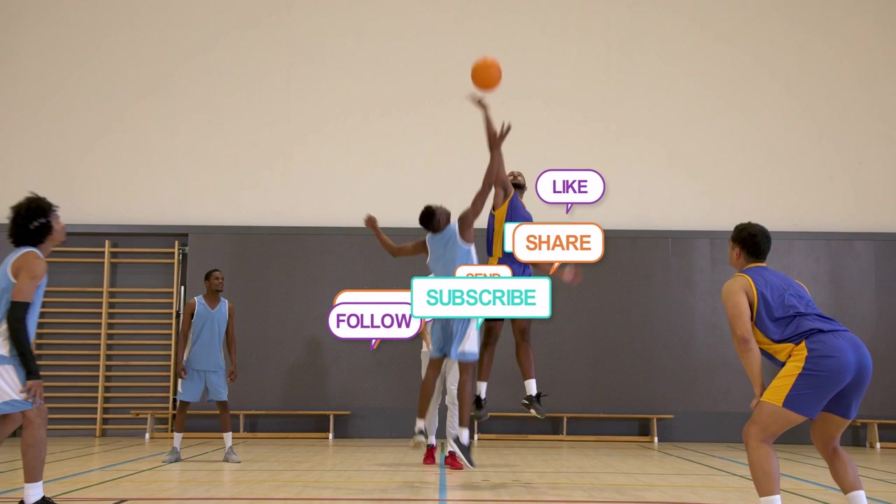 Basketballdommer kaster bolden op til start, spillere tipper bolden mod kurven, mens labels sporer handlingen.