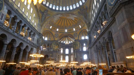 el interior de hagia sophia, en la ciudad de estambul.