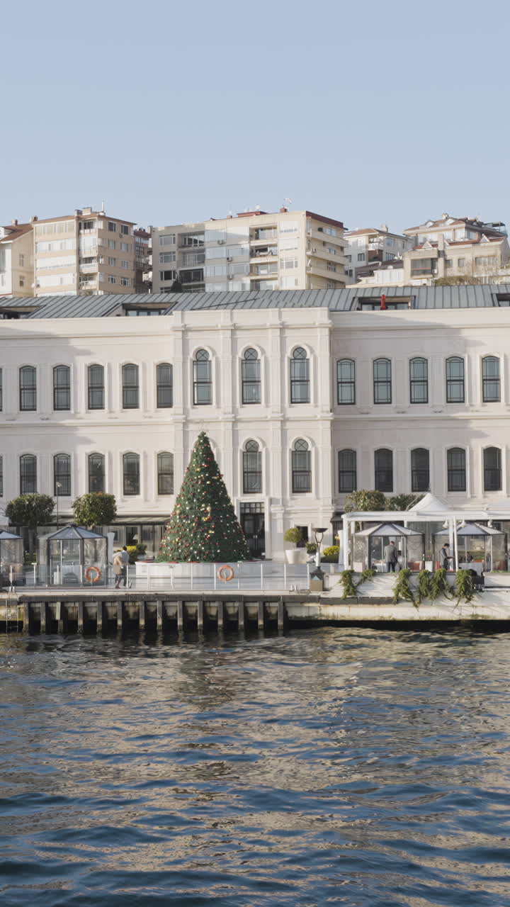 decoraciones navideñas en el paseo marítimo de estambul