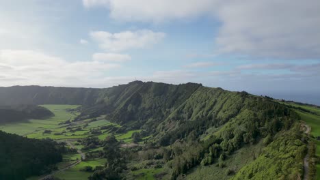 Hügeltal,-Naturlandschaft-Portugal-Ländliche-Landschaft-Wald-Baumkronen