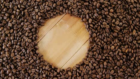 granos de café que forman un círculo