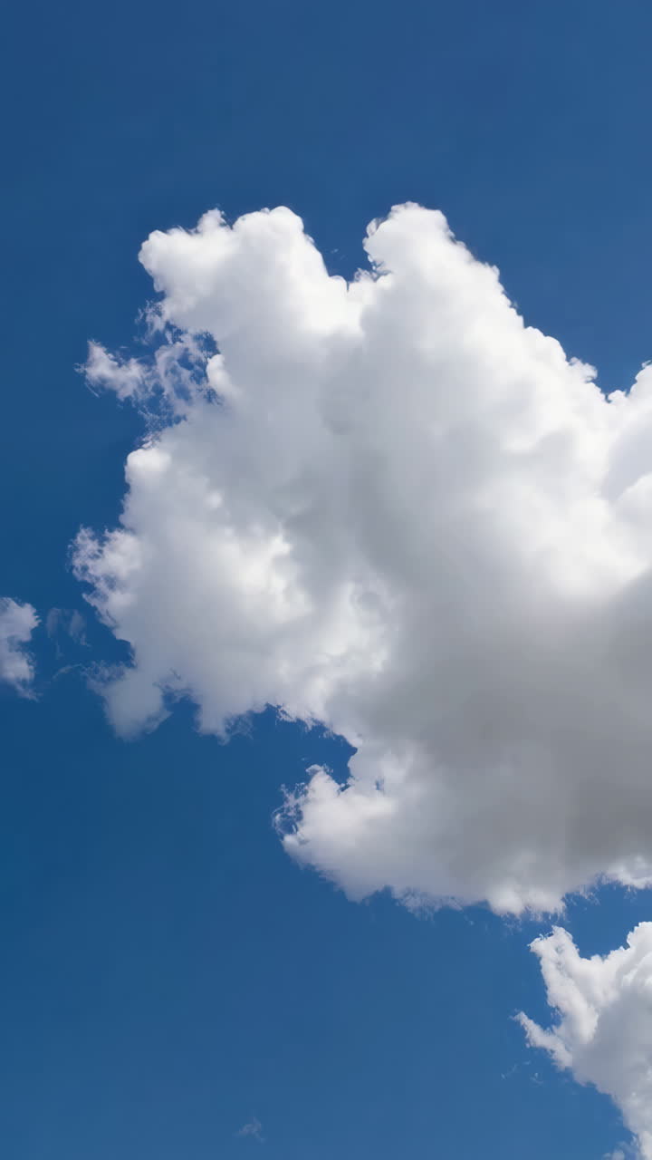 푸른 하늘과 색 구름