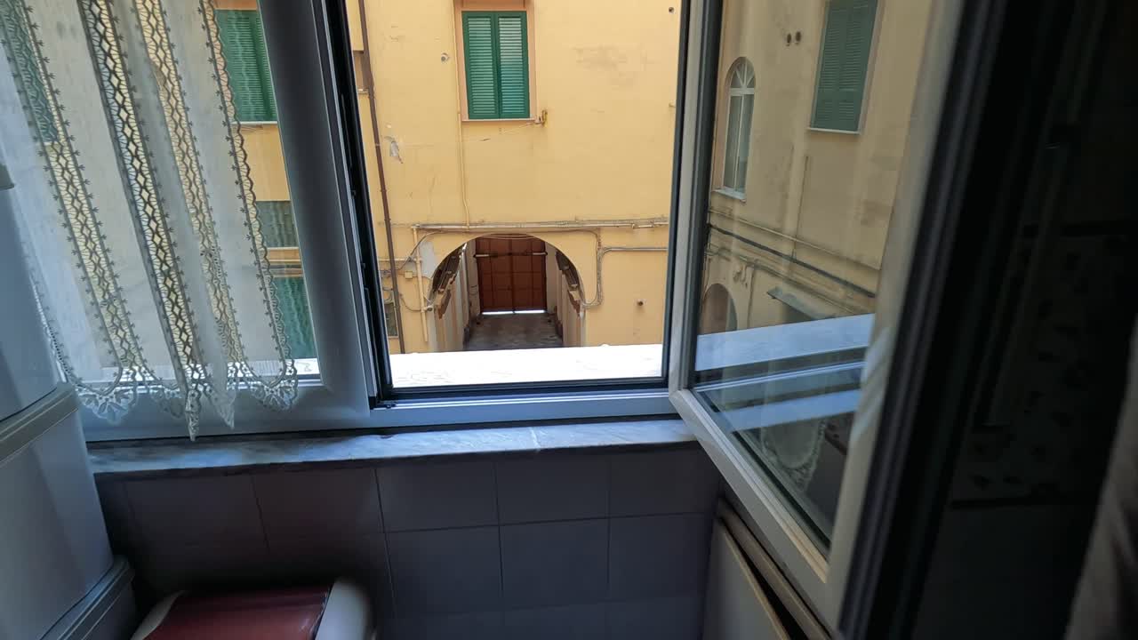 vista aérea de los coches en el patio de nápoles