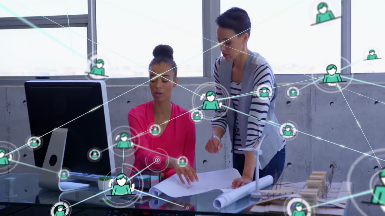 animación de una red de conexiones con íconos sobre diversas colegas femeninas que discuten el trabajo