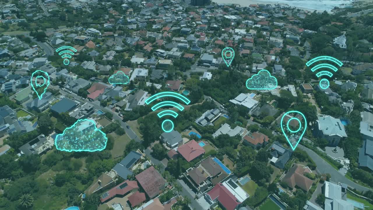 animación de iconos de nube y wifi con procesamiento de datos sobre el paisaje urbano