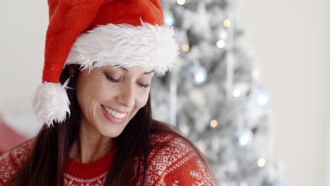 Smiling-gorgeous-young-woman-in-a-Santa-hat