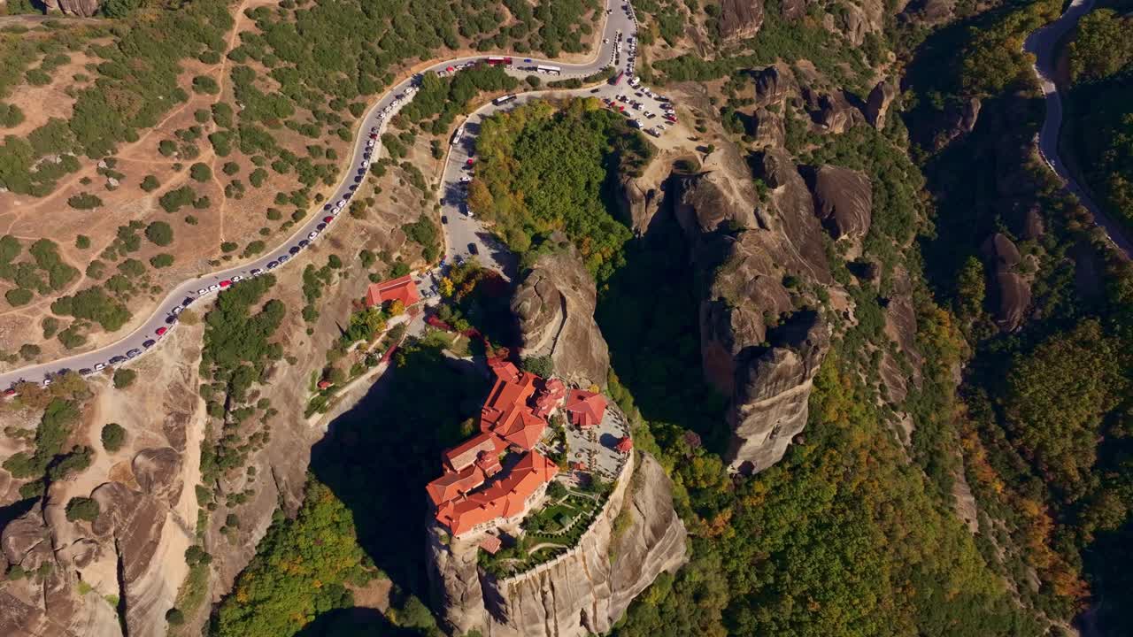 Atemberaubende Luftaufnahme der Meteora-Klöster in Griechenland
