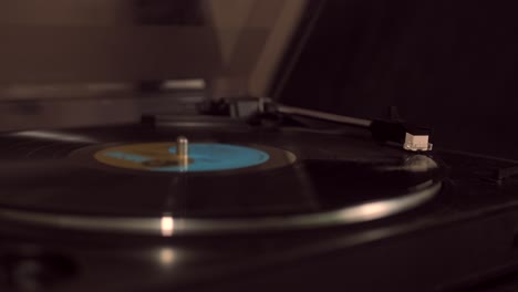 Stylus-needle-on-vinyl-record,-Loopable,-infinite-spinning-LP-player,-close-up-shot,-record-needle-stylus-head,-4k-loop