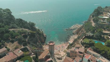 Luftaufnahme-Des-Schönen-Strandes-In-Tossa-De-Mar,-Costa-Brava,-Spanien