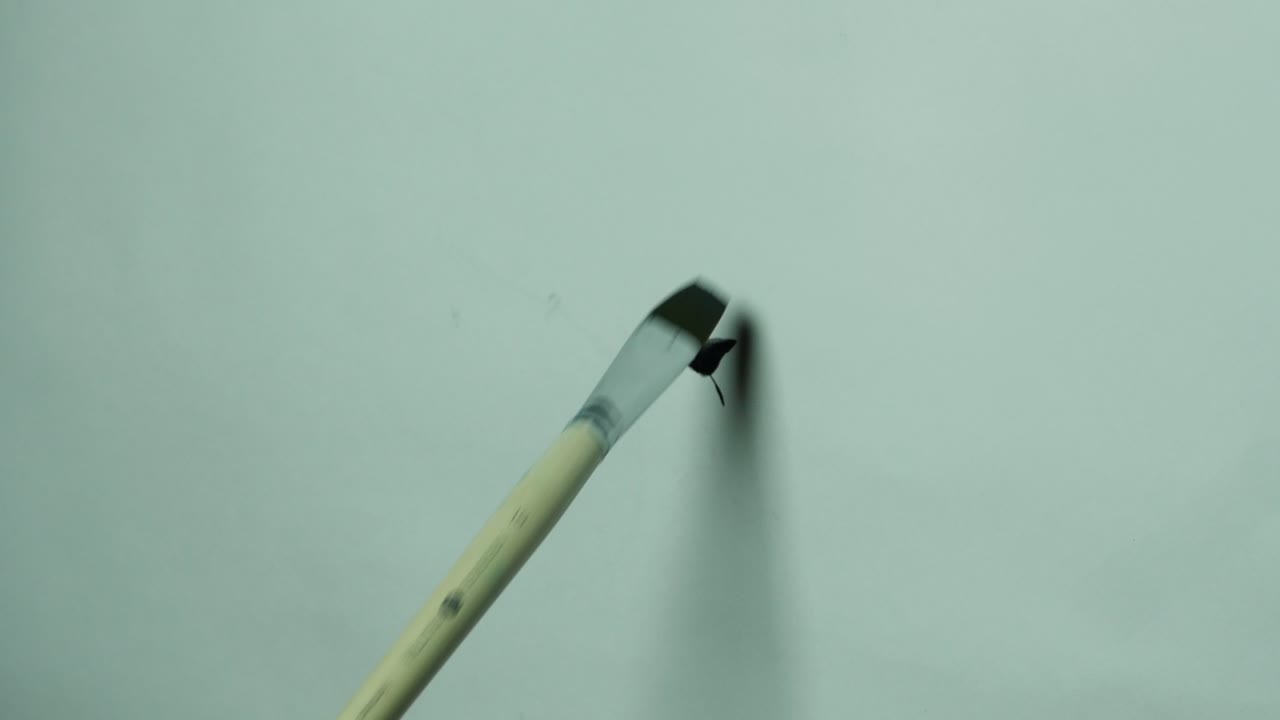 pintando con un pincel