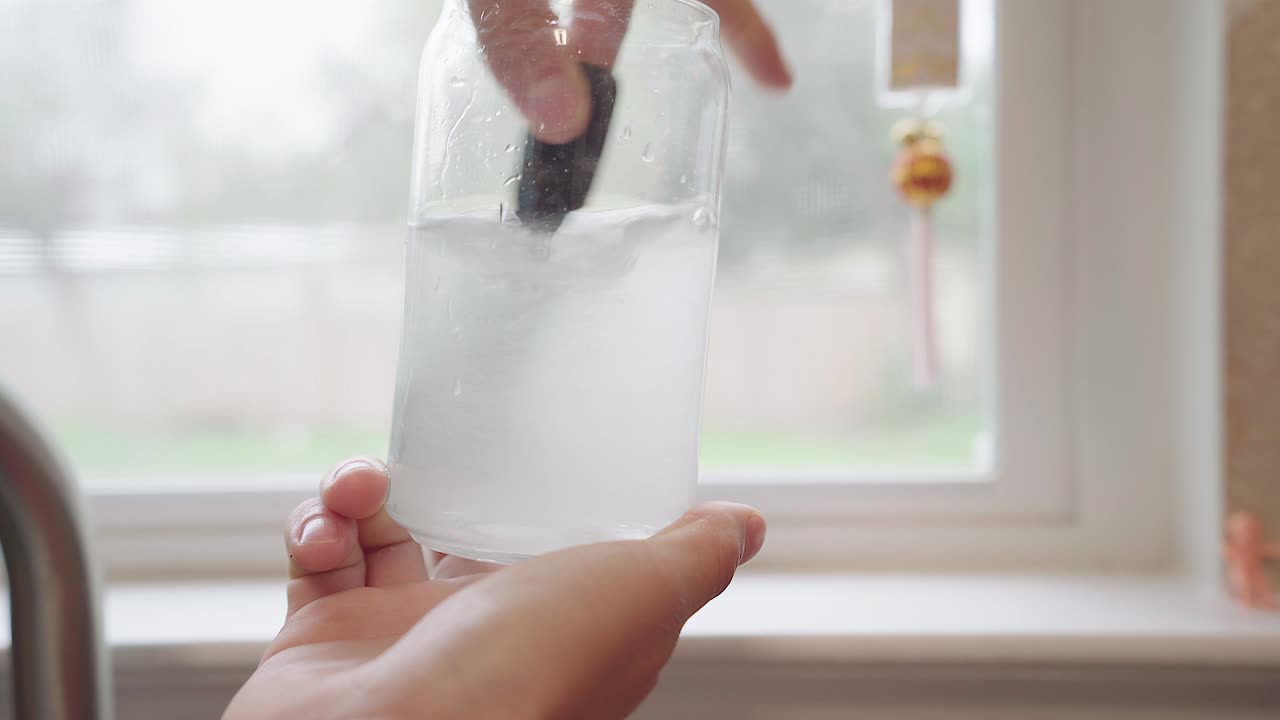 물 4k에서 교반 크레아틴